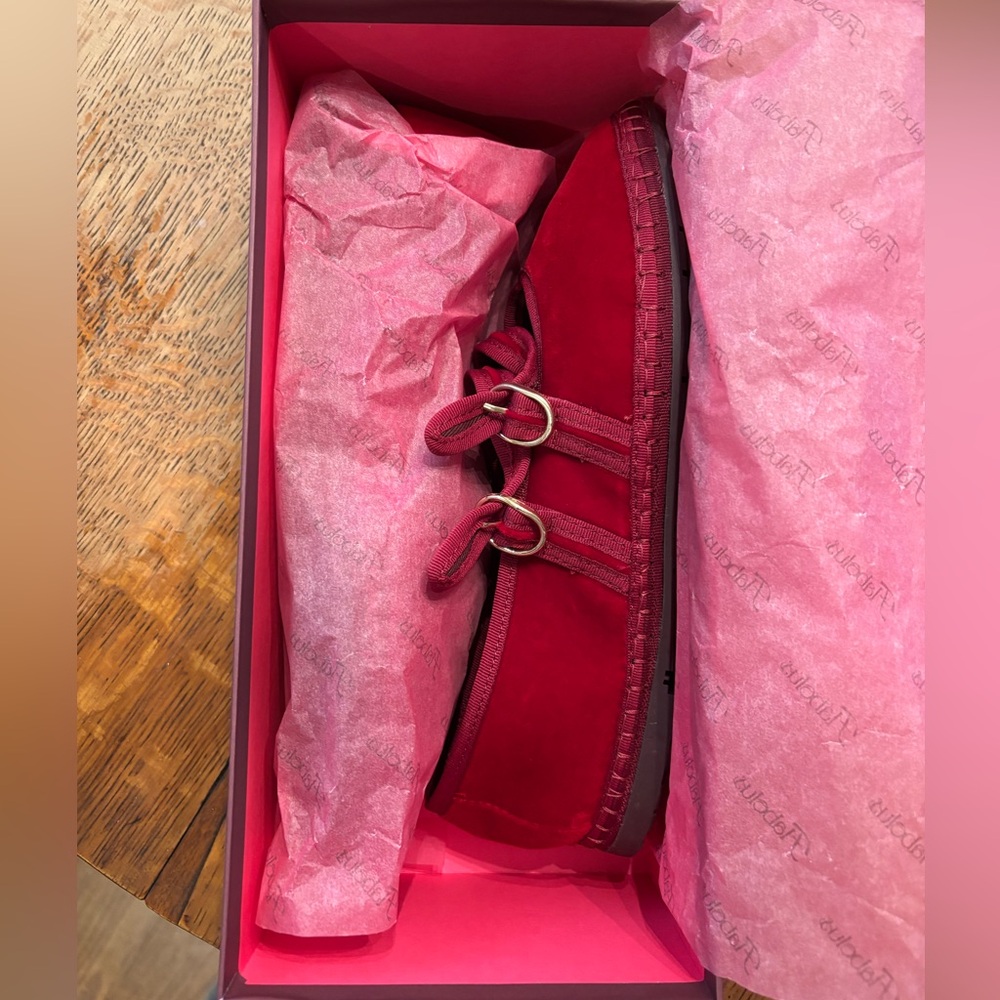 NWT Fabelus Flats